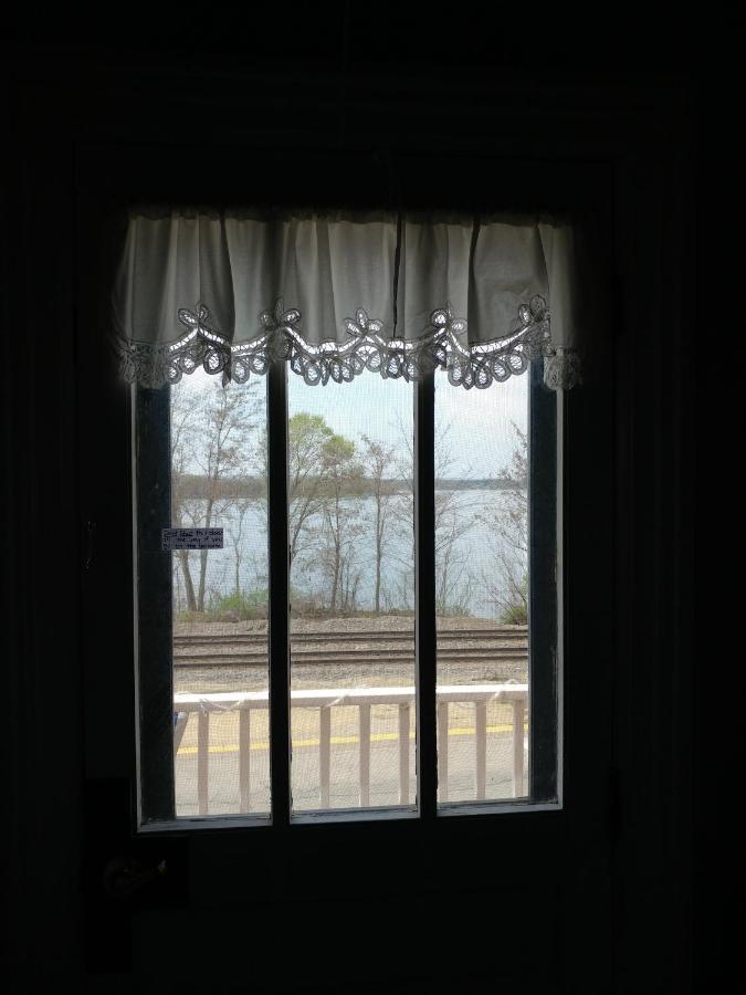The Burlington Hotel & Bar - Alma Wi Buitenkant foto